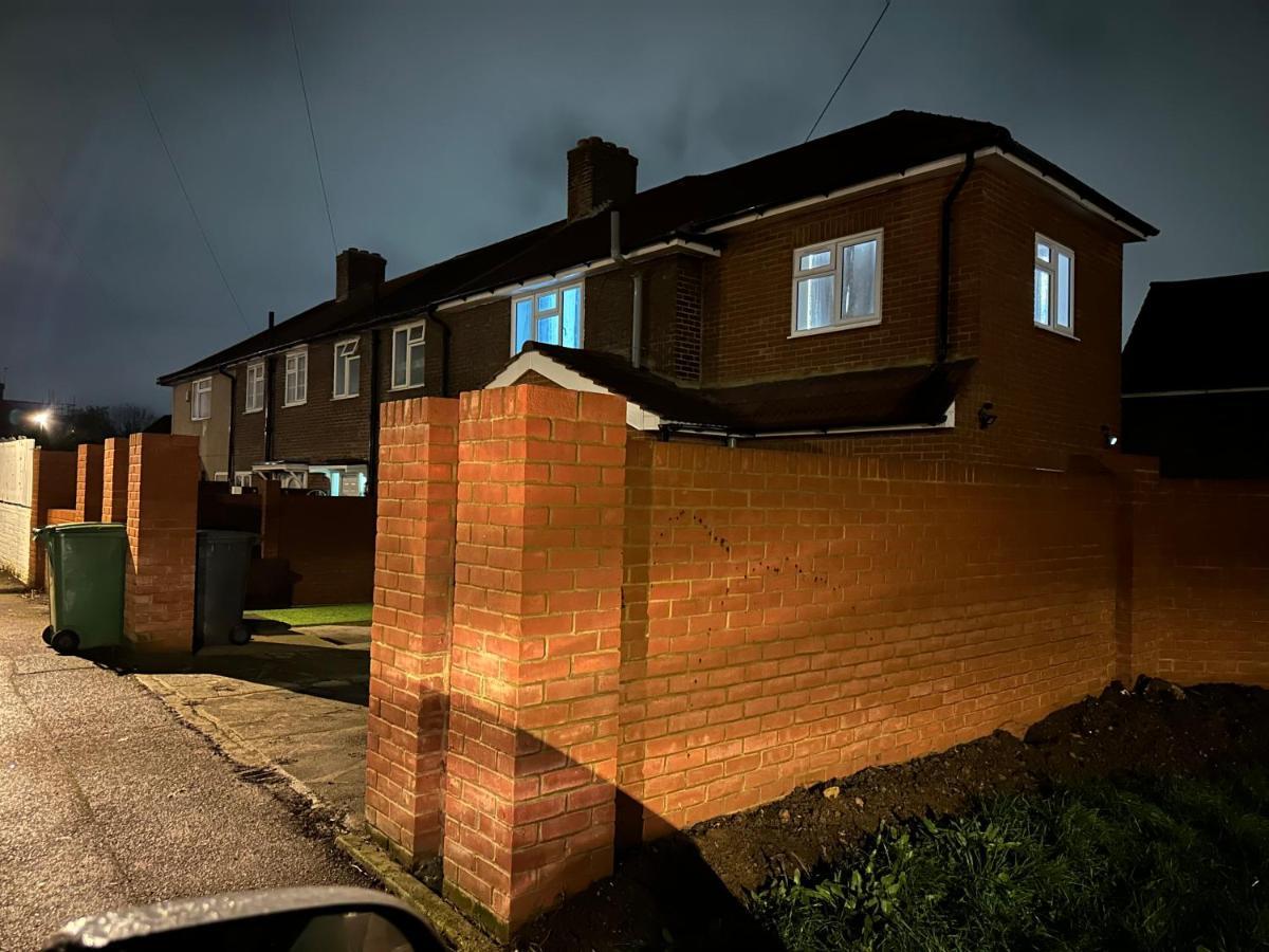 3Rd Studio Flat With Private Toilet And Bathroom Setup For Family Enjoyment 134 Keedonwood Road Bromley Bagian luar foto